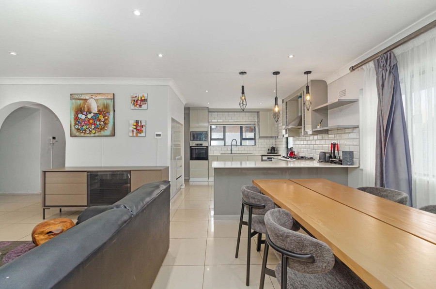 8 Bedroom Property for Sale in Milnerton Ridge Western Cape